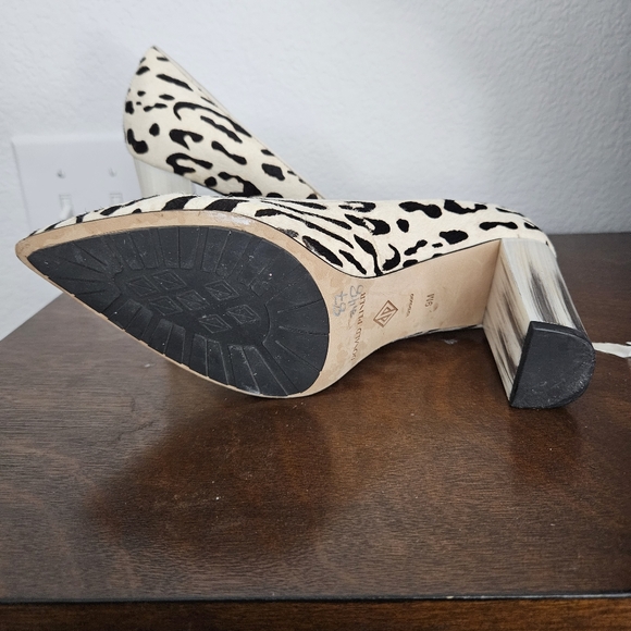 Donald J Pliner Animal Print Heels with Block Heel - Picture 4 of 4